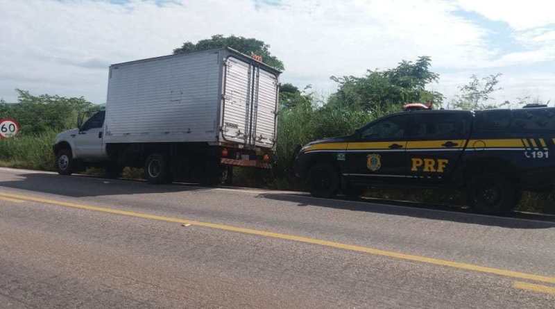 Polícia Rodoviária Federal recupera caminhão em Poconé 1