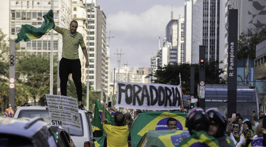 Populares protestam e pedem fim de isolamento social em vários estados brasileiro 1