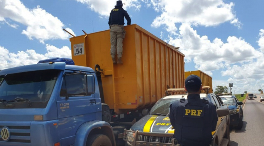 PRF apreende dois caminhões com madeira ilegal em Sinop-MT 1