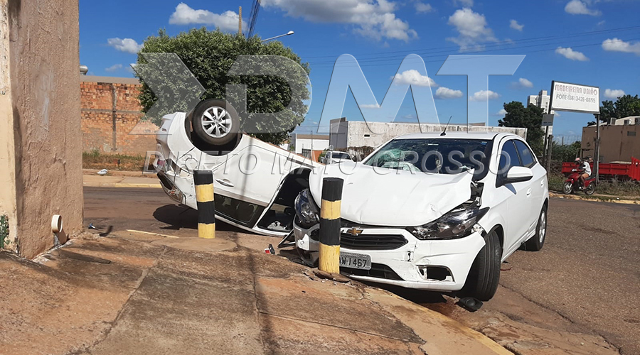 Veículos colidem, um capota e mulher fica ferida na região central de Rondonópolis 1