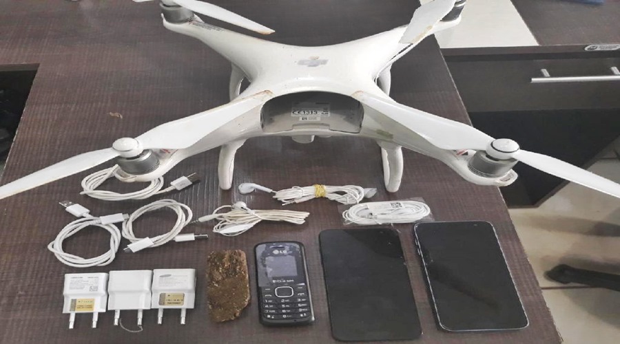 Policiais penais impedem entrada de drone com celulares e droga 1