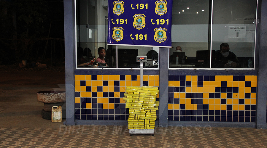 Polícia Rodoviária Federal intercepta veiculo com 120 Kg de maconha 1