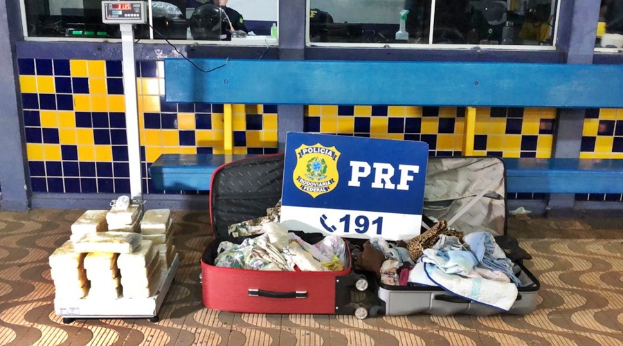 Policiais da PRF predem dois suspeitos de tráfico de droga e apreendem aproximadamente 30 kg de cocaina 1