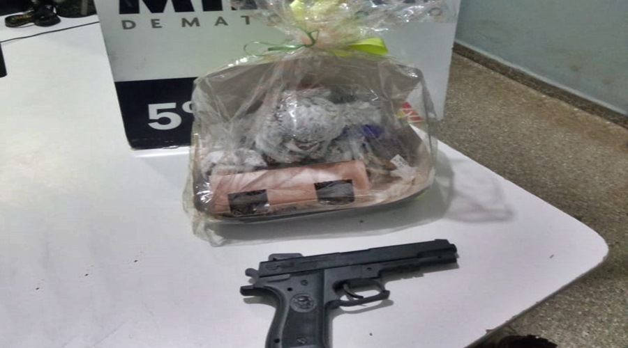 Ladrão é preso pela PM após roubar comercio de venda de chocolates com arma de brinquedo 1