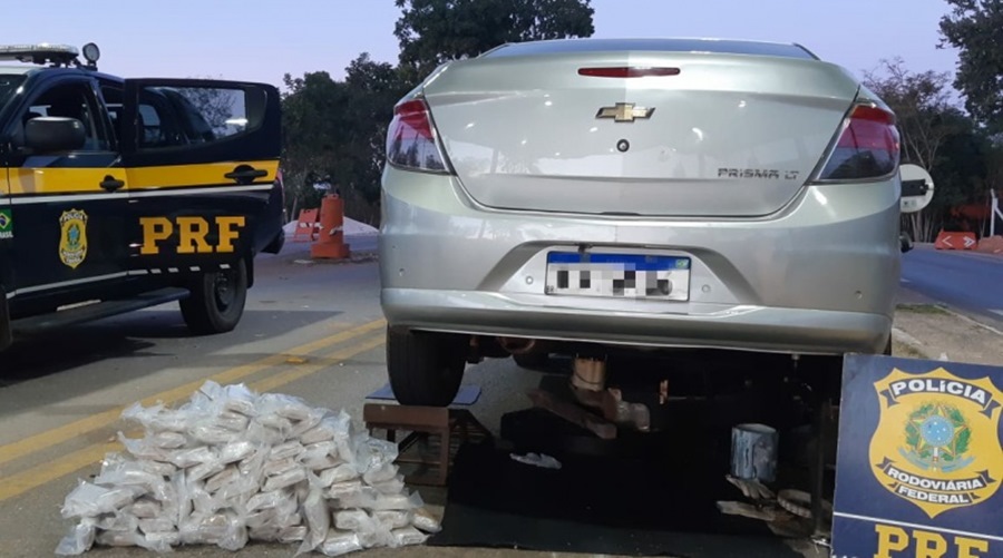 PRF apreende 24 kg de maconha que era transportada em um veículo Prisma em Cáceres/MT 1