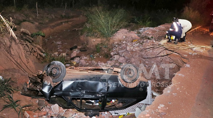 Condutor fica gravemente ferido após perder o controle do veículo e cair em uma cratera na Rodovia do Peixe 1