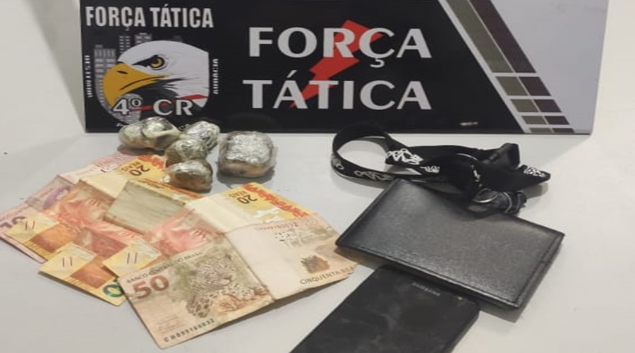 Antes de entregar a droga dois são presos pela Força Tática 1