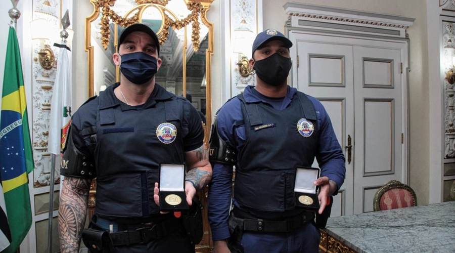 Guardas que foram humilhados por desembargador ganham medalha em homenagem por conduta exemplar 1