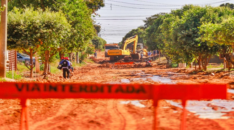 Obras de pavimentação e drenagem nos bairros Parque Universitário, Oásis e Paineiras 1