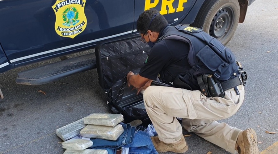 PRF prende passageiro de ônibus com drogas em Cáceres/MT 1