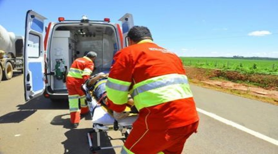 Motorista fica ferido após carreta pegar fogo em acidente com colisão traseira na serra de São Vicente 1