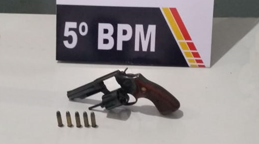 Homem é preso pela PM por porte de arma de fogo após ameaçar vizinho durante cobrança de divida 1