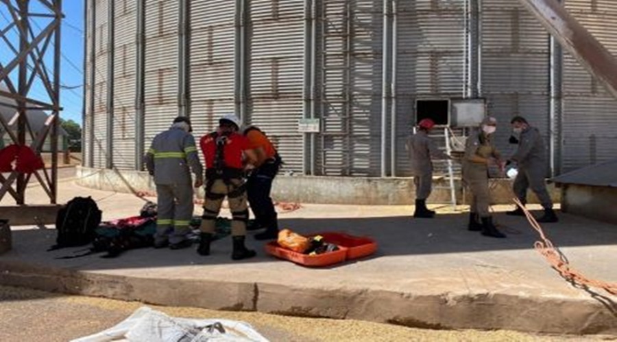 Homem morre soterrado por grãos de soja após cair enquanto fazia limpeza no local 1