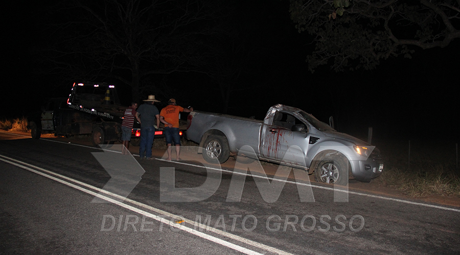 Condutor perde controle de caminhonete capota e passageiro morre na Rodovia do Peixe 1