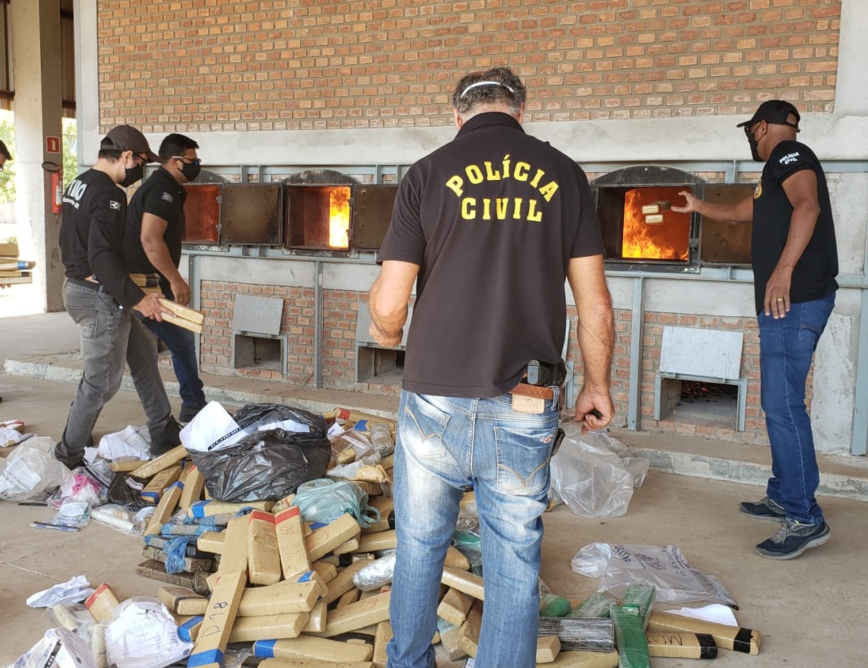 Mais uma tonelada de entorpecentes apreendida pelas forças de segurança é incinerada em Rondonópolis 1