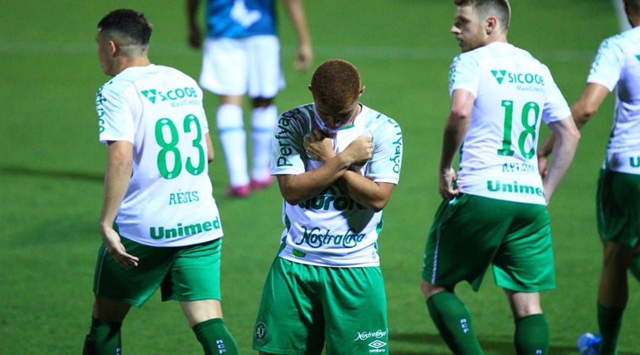 Chapecoense vence Juventude e sobe para terceira posição da série B 1