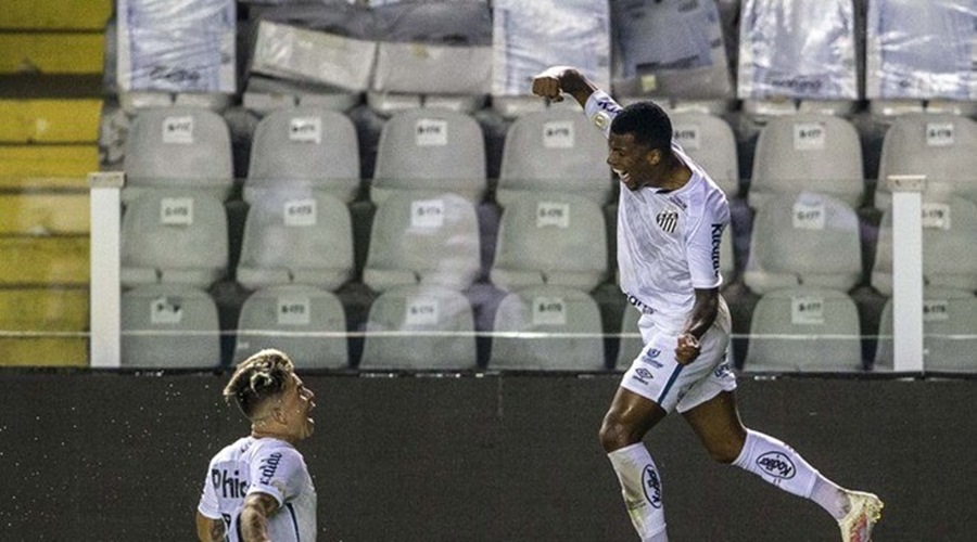 Marinho faz dois no reencontro com Sampaoli e Santos bate Atlético-MG 1