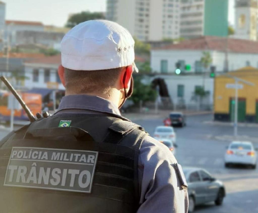 Batalhão de Trânsito alerta ciclistas para uso obrigatório de equipamentos de segurança durante período de queimadas 1