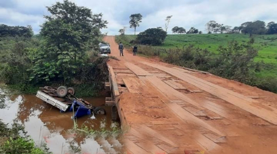 Motorista perde o controle e cai de ponte, avô e neto morrem afogados em Juara 1