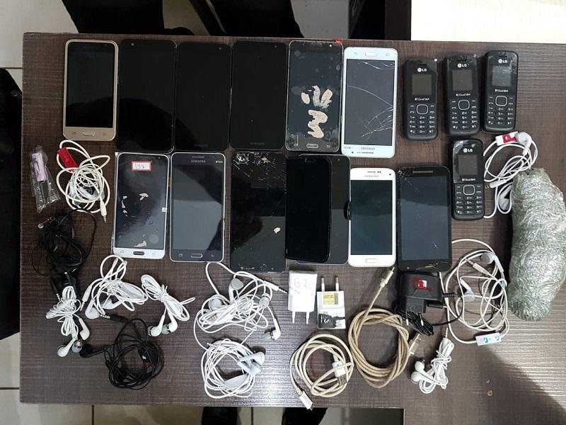 Policiais penais encontram 15 celulares e droga em área externa da Mata Grande 1