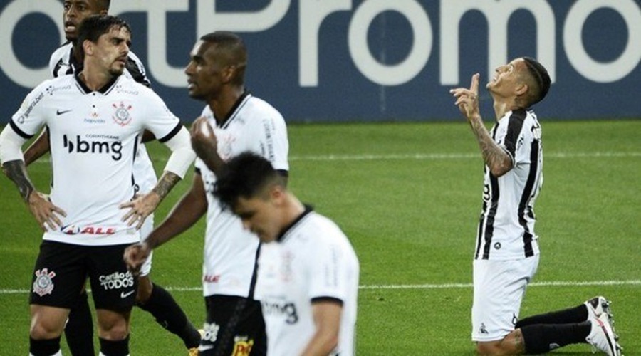 Líder Atlético vence Corinthians. E erro absurdo do juiz 1