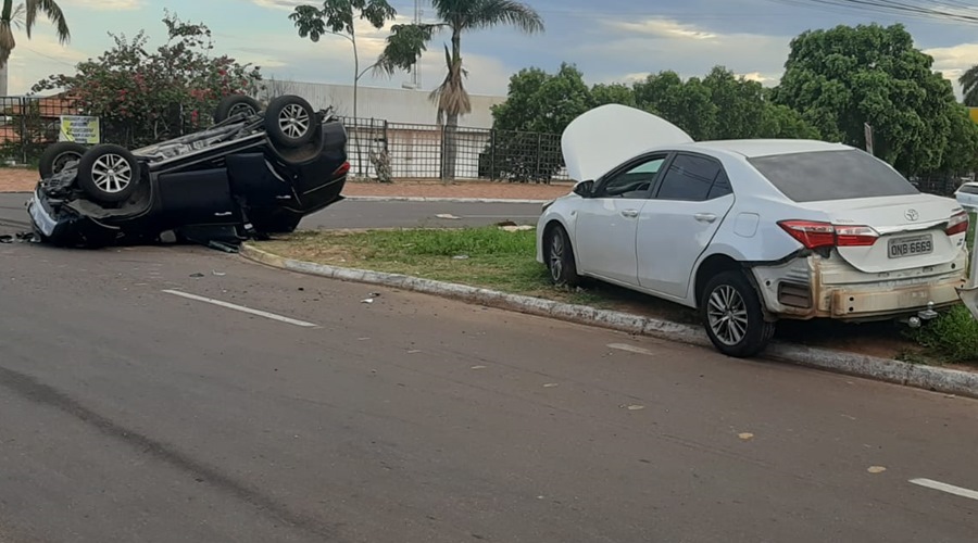 Colisão entre Corolla e Sw4 resulta em capotamento no município de Rondonópolis 1