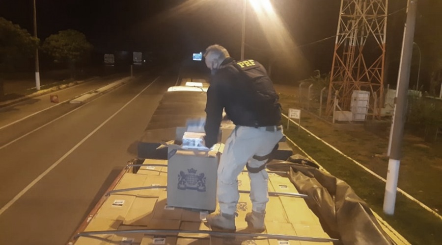 PRF apreende carreta carregada de cigarros contrabandeados do Paraguai, em Rondonópolis 1