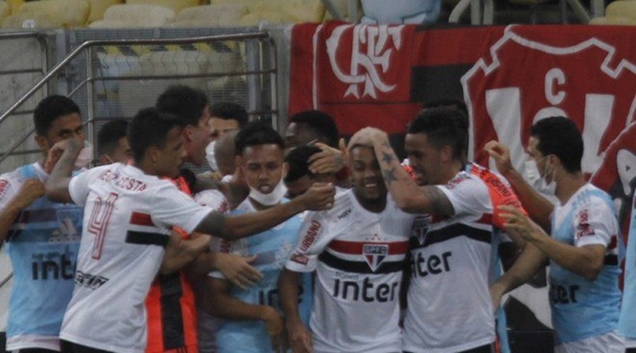 Hugo falha feio, e Flamengo perde para o São Paulo na estreia de Ceni 1