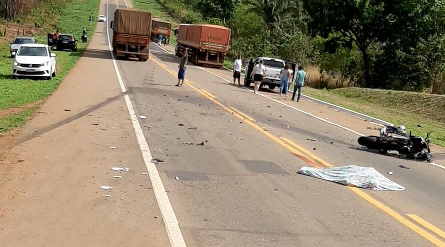 Homem perde a vida na MT 130 após colidir a moto que pilotava em uma carreta 1