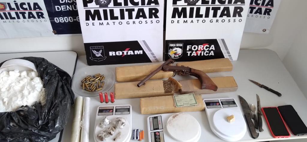 Rotam prende dois e localiza arma e droga enterrada em quintal 1