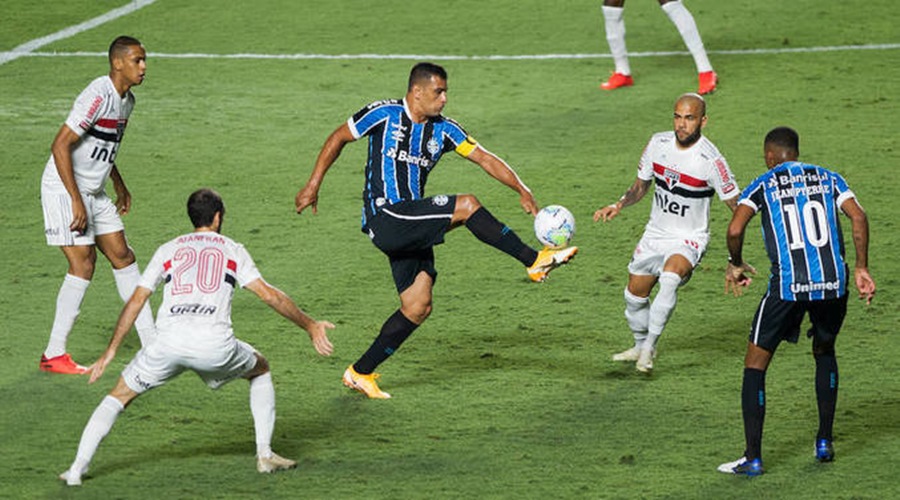 Grêmio segura empate com São Paulo e pega Palmeiras na final 1