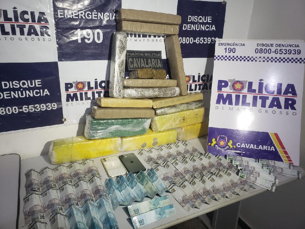 Cavalaria intercepta dupla e apreende 15 tabletes de maconha no Jardim Europa 1