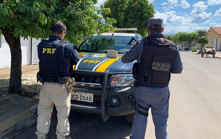 PRF apreende droga escondida em automóvel na cidade de Alto Araguaia-MT 1