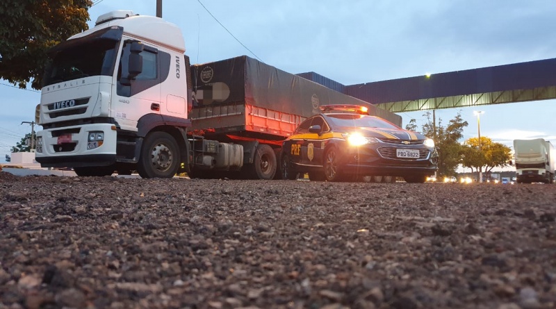 PRF apreende carga de madeira ilegal, em Rondonópolis/MT 1