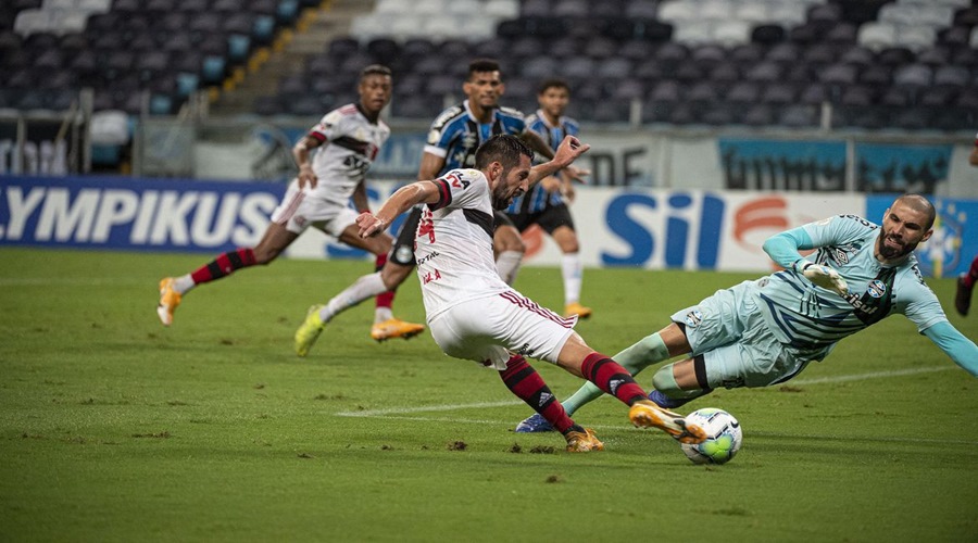 Flamengo vira sobre o Grêmio no segundo tempo e vence na Arena 1