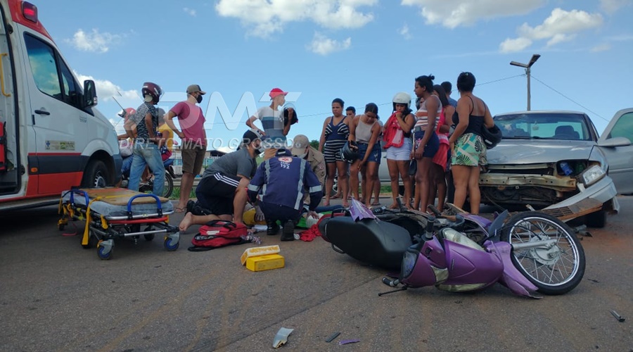 Carro trava a direção em cima do viaduto colidi de frente com moto e motociclista fratura a perna 1