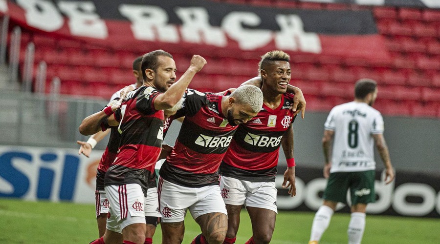 Flamengo vence Palmeiras e segue na luta pelo título 1