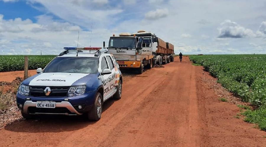 Carreta é roubada e a polícia recupera o veículo no momento que o motorista registrava ocorrência na delegacia 1