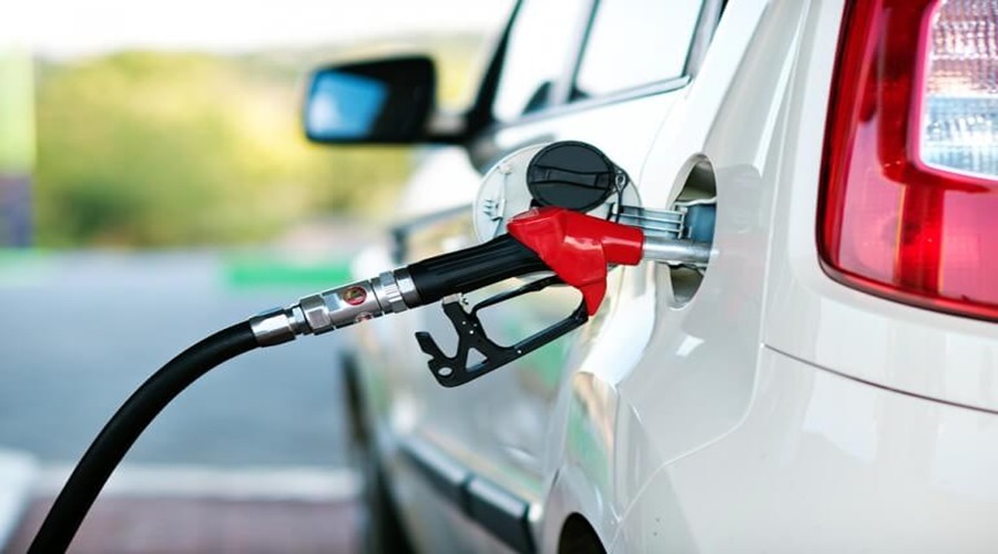 Etanol e gasolina ficam mais caros nos postos; preço do diesel cai 1