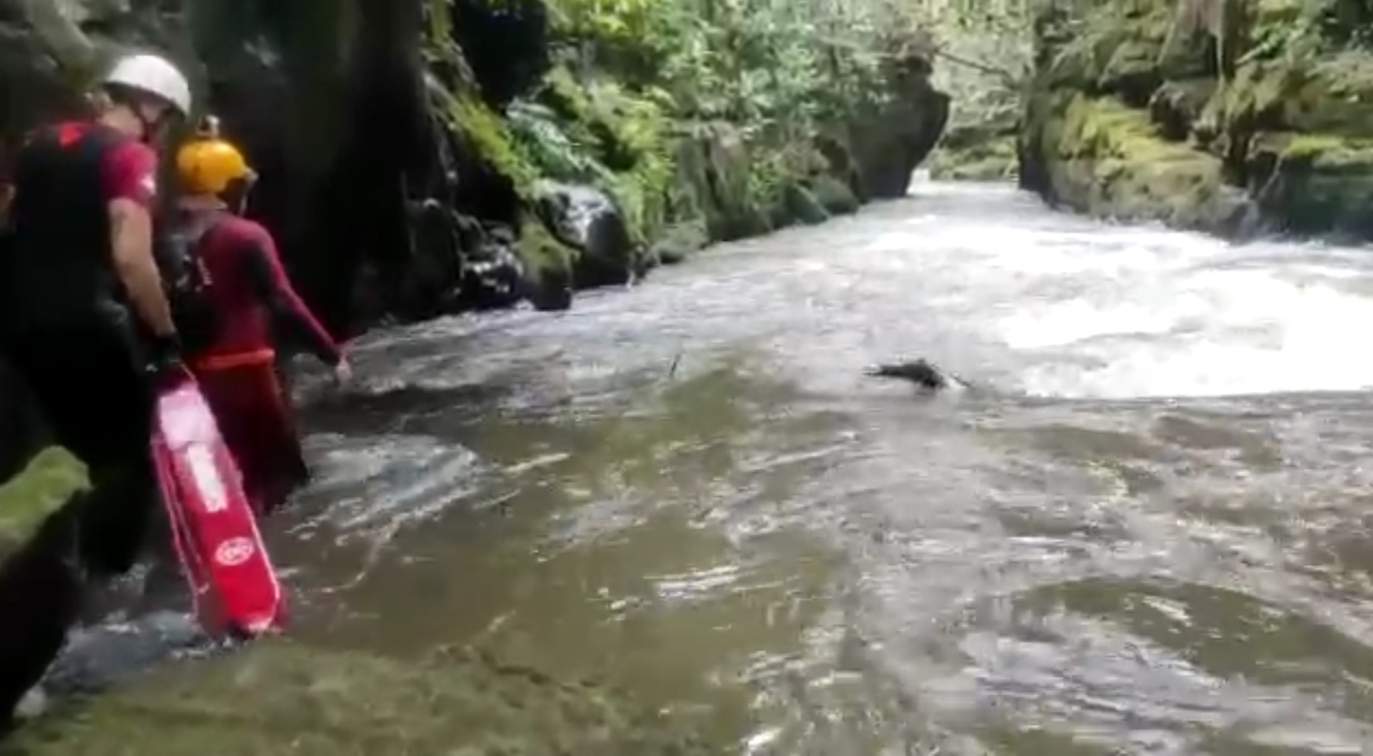 Jovem que desapareceu nas águas da Cachoeira do Ursão foi localizado sem vida pelo Corpo de Bombeiros 1