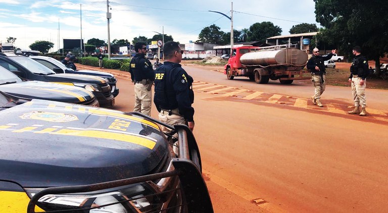 PRF trabalha na prevenção para impedir bloqueio de rodovia federal em Mato Grosso 1