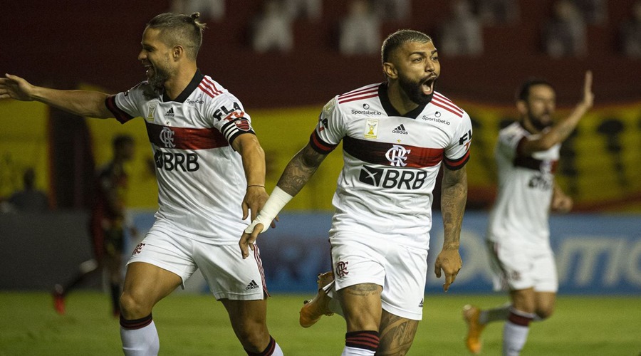 Flamengo bate o Sport por 3 a 0 e segue na cola do líder Inter 1