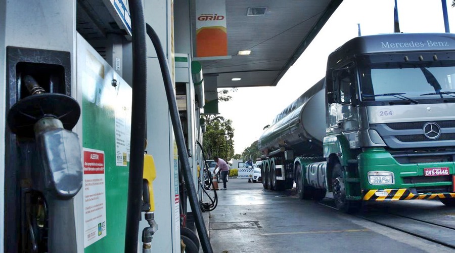 Com redução de ICMS, preço da gasolina acumula 30% de queda e chega a R$ 5,17 nos postos 1