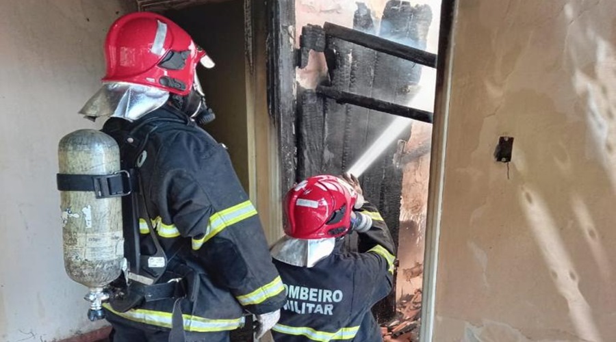 Edifício comercial em Rondonópolis pega fogo e Bombeiros age rápido no combate as chamas 1