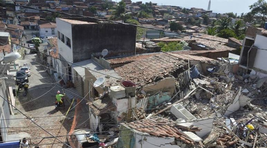 Explosão provoca mortes e faz casas desabarem em Natal (RN) 1