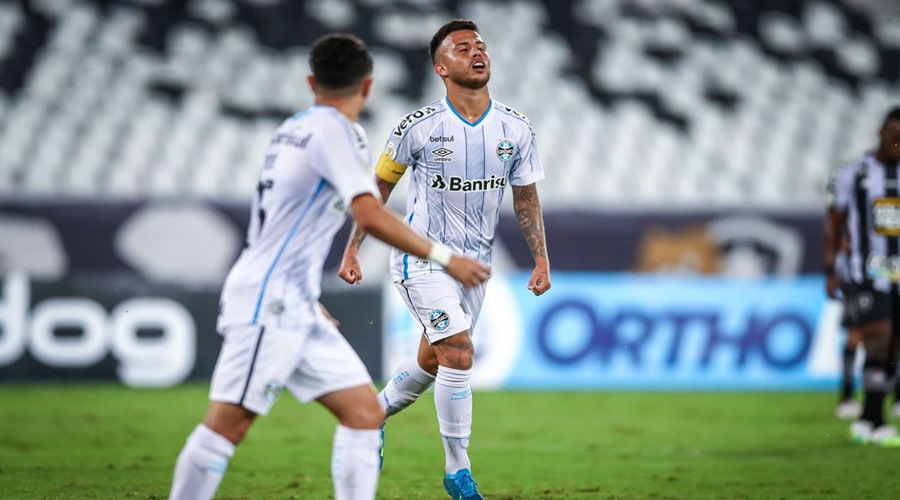 Grêmio vence Botafogo e continua na briga por vaga para Libertadores 1