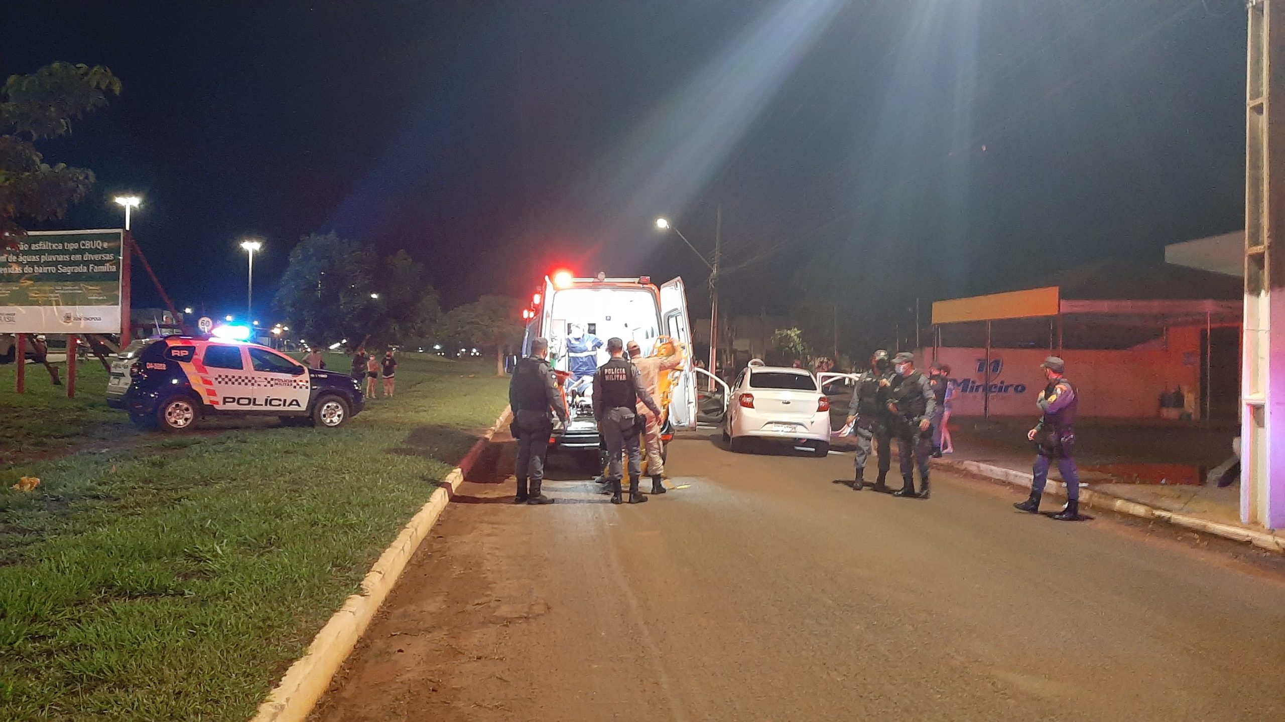 Homem é baleado no bairro Colina Verde e suspeitos foram presos pela PM minutos após o crime 1