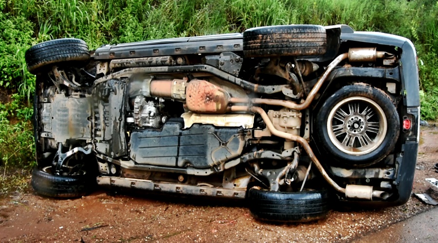 Motorista perde o controle de veículo após aquaplanagem e capota na BR 163 em Rondonópolis 1