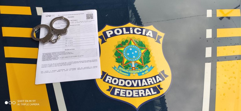 PRF prende homem com mandado de prisão por homicídio 1