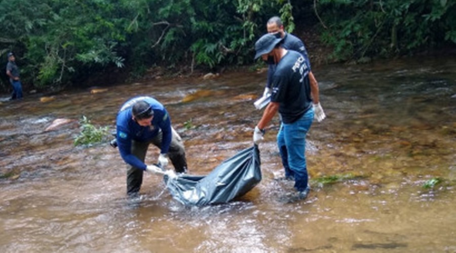 Homem que estava desaparecido desde março é encontrado enterrado as margens de rio com perfurações pelo corpo 1